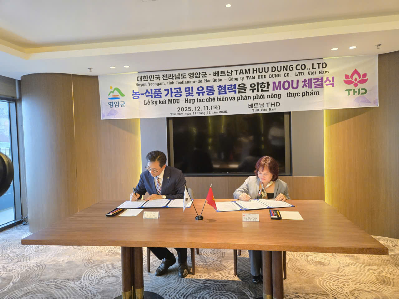 THD ký kết hợp tác chiến lược với huyện Yeongam (Hàn Quốc) tại Đà Nẵng ngày 11/12/2025, mở ra cơ hội hợp tác chế biến, phát triển sản phẩm và mở rộng thị trường nông sản Việt Nam – Hàn Quốc
