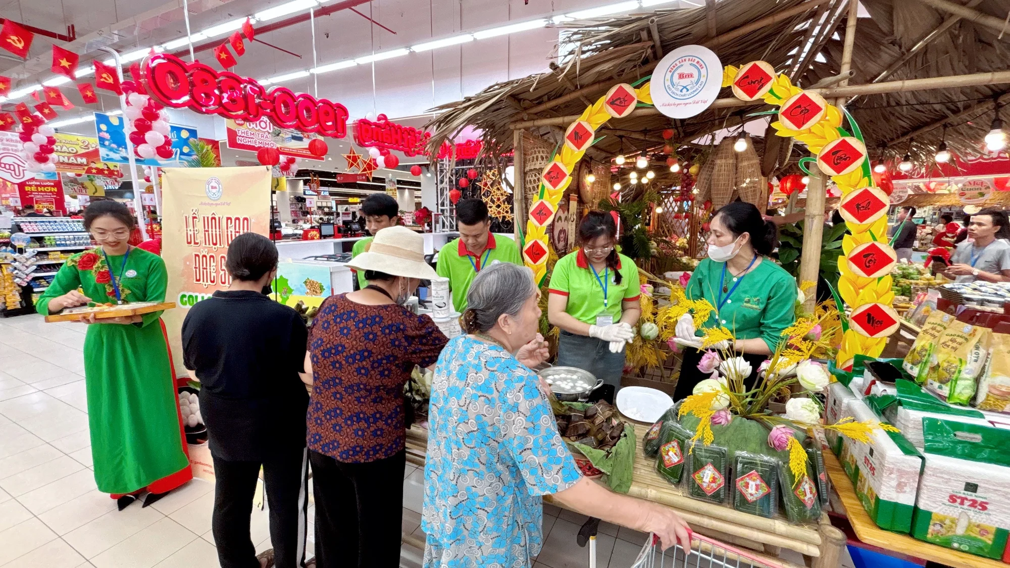 Người tiêu dùng hào hứng với Lễ hội Đặc sản Việt ngày 22/8/2024